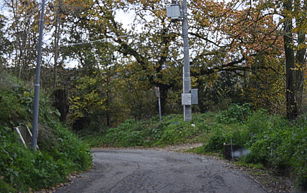 CURVONE DEL CAVONE OPPOSIZIONE AL TENTATIVO DI ALLARGAMENTO CON MEZZI MECCANICI DELLA STRADA PUBBLICA 2009 (foto 2020)