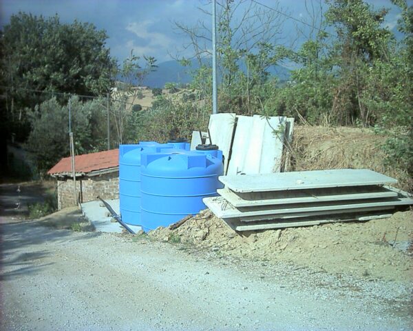 CISTERNE ACQUA PUBBLICA NON PROTETTE via Corlando 2007
